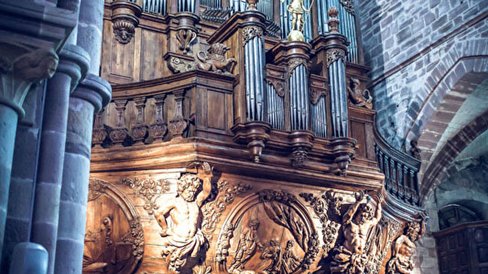 Buffet d'orgue de la Basilique Saint-Pierre