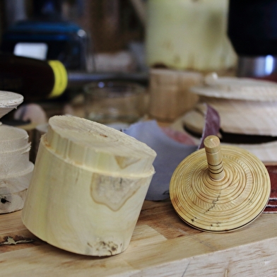 Visite de l'atelier d'un tourneur sur bois