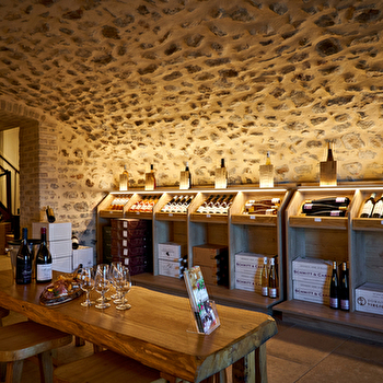 La Robe Rouge : la Cave - VILLIE-MORGON