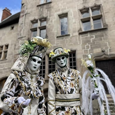 Venise à Luxeuil : Parade en costumes vénitiens