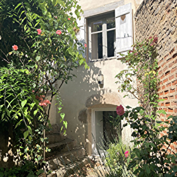 Prestige des Grands Vins de France - SAVIGNY-LES-BEAUNE